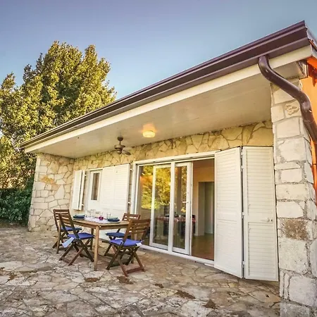 House Lucy בית נופש